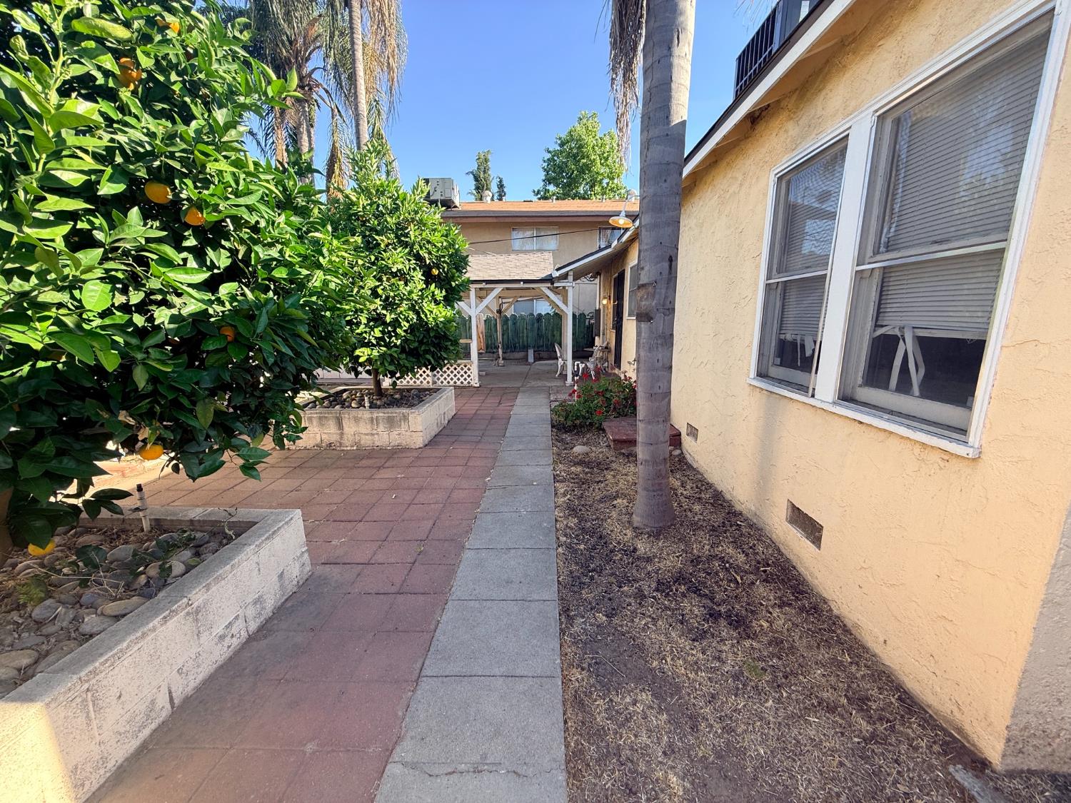 728 730 N Palm Ave, Fresno, CA 93728