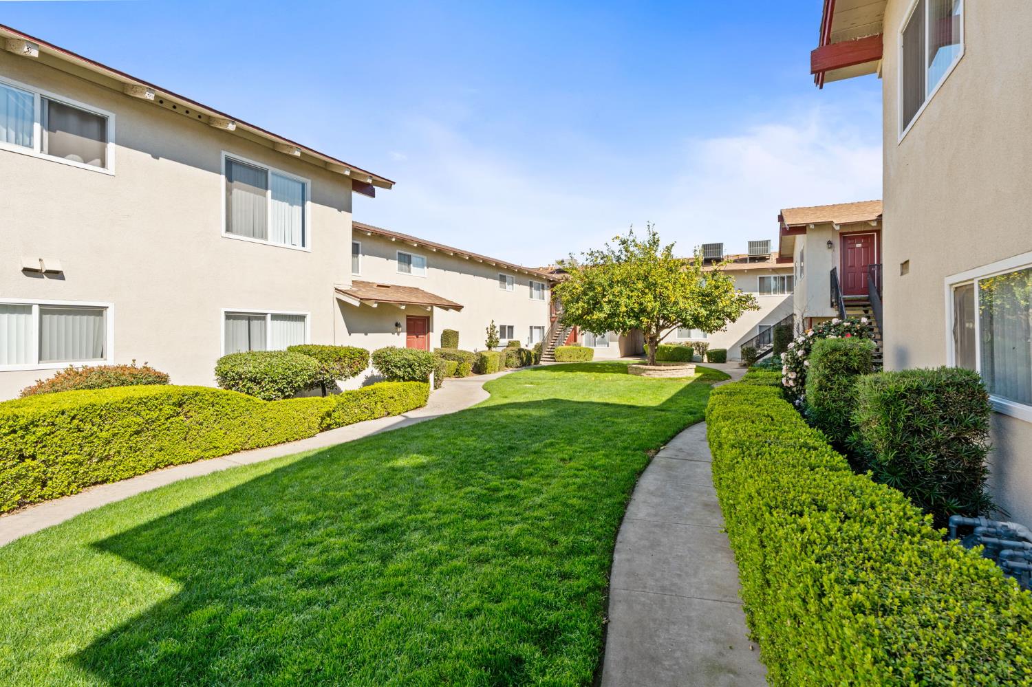 1985 N Winery Ave, Fresno, CA 93703