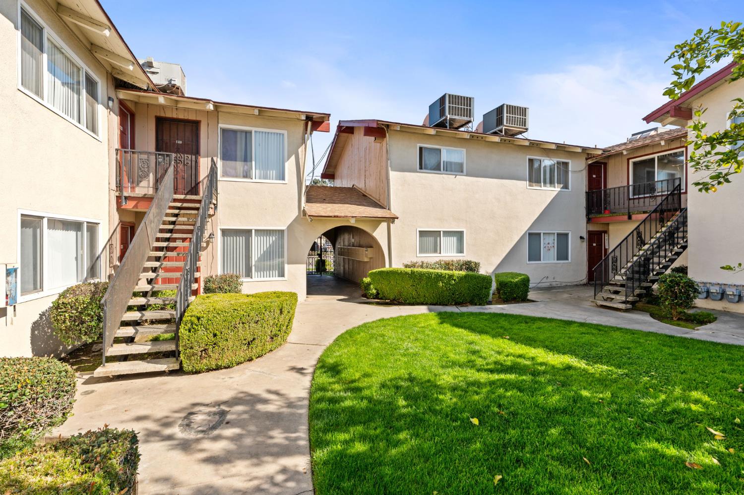 1985 N Winery Ave, Fresno, CA 93703
