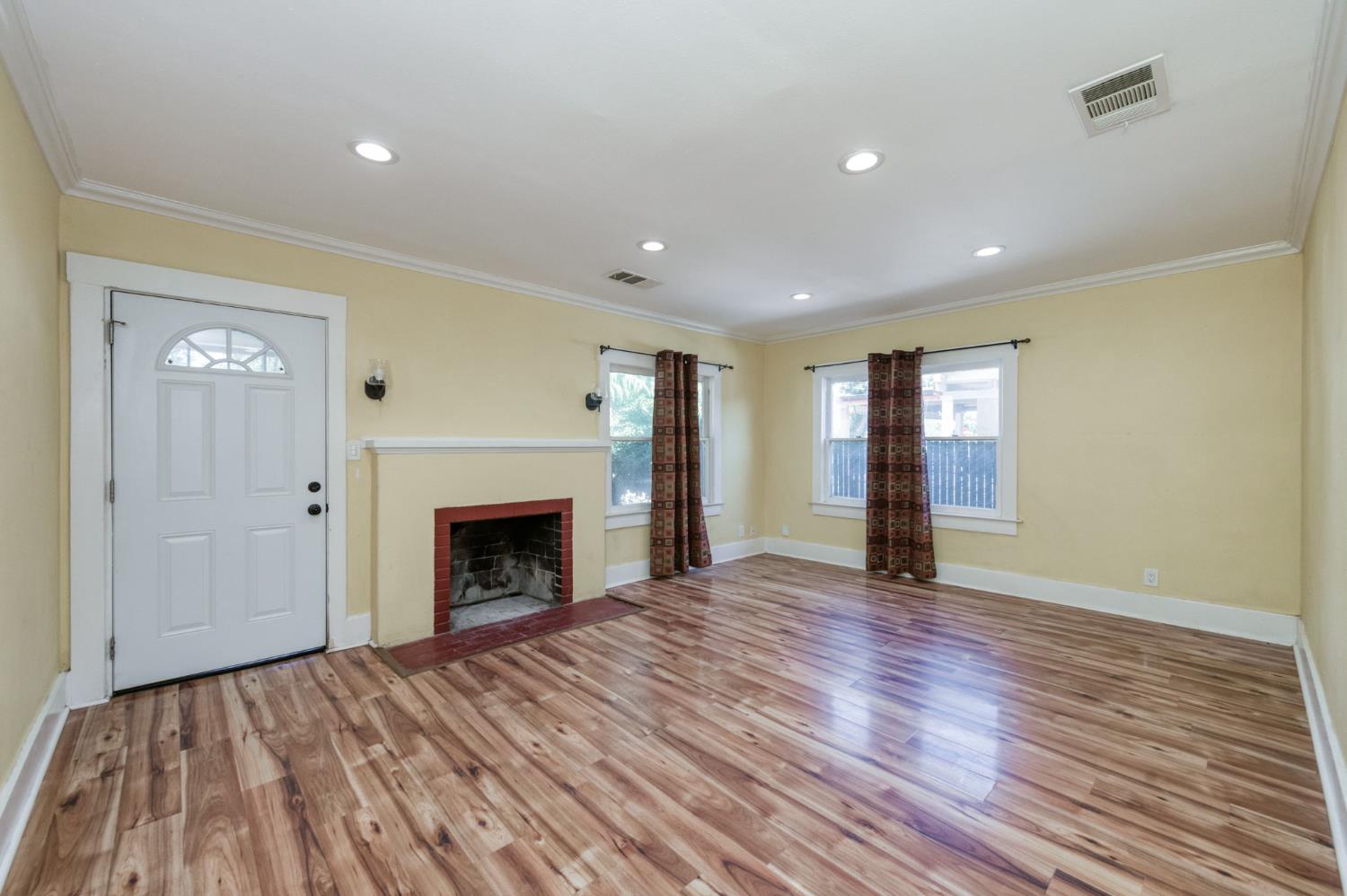 824 N Thorne Ave, Fresno, CA 93728