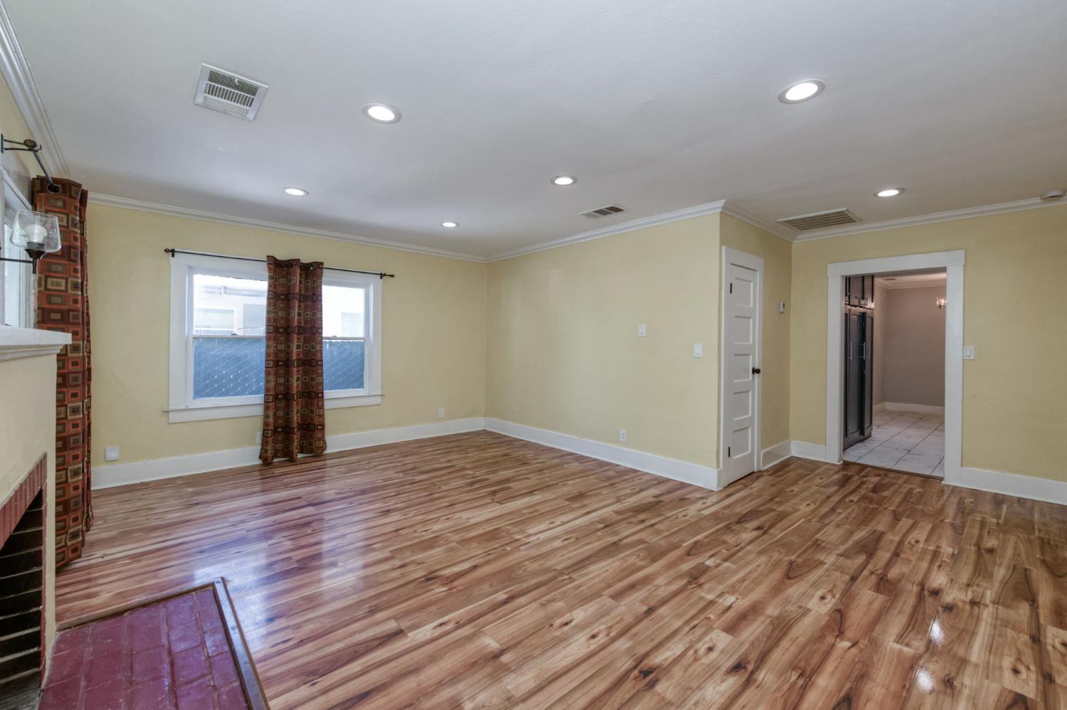 824 N Thorne Ave, Fresno, CA 93728