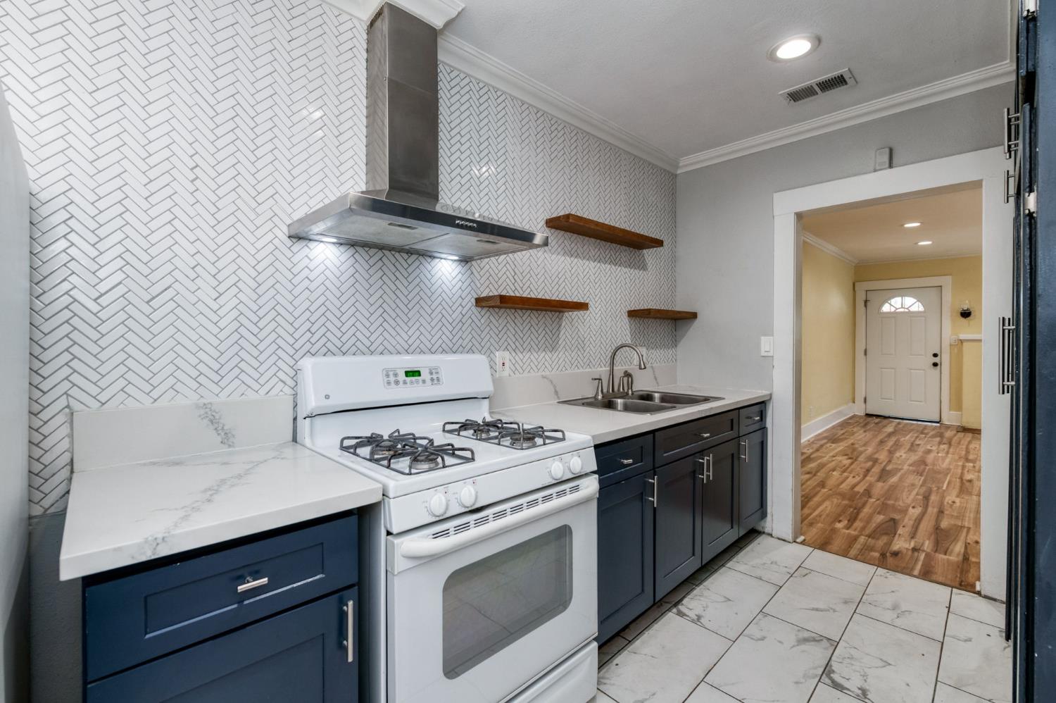824 N Thorne Ave, Fresno, CA 93728