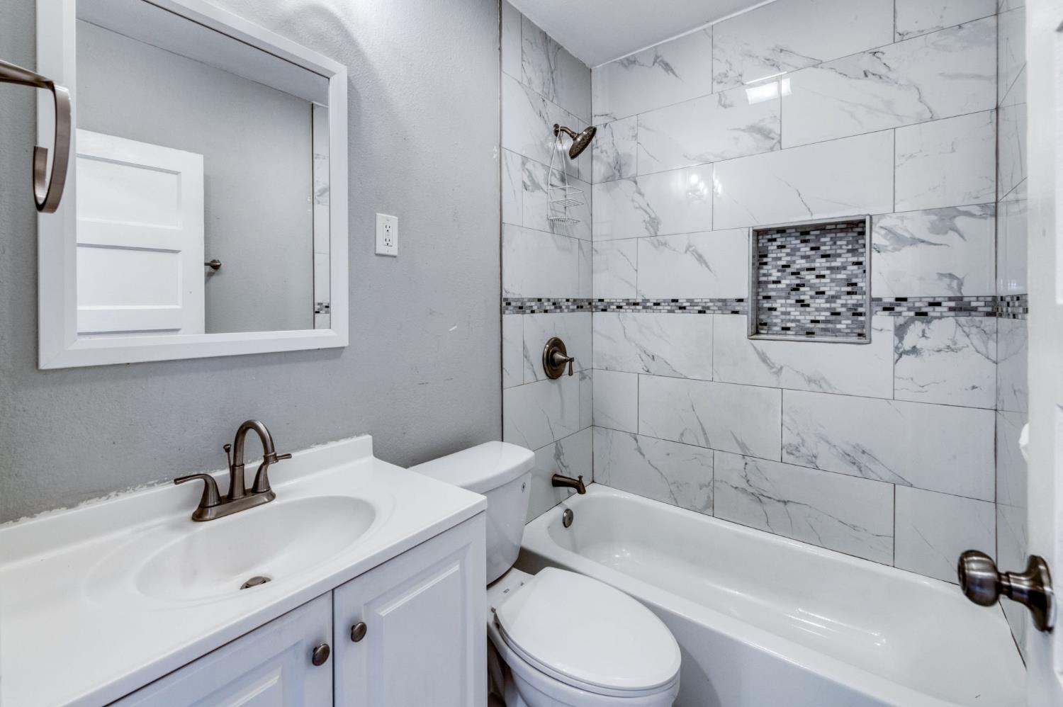 824 N Thorne Ave, Fresno, CA 93728