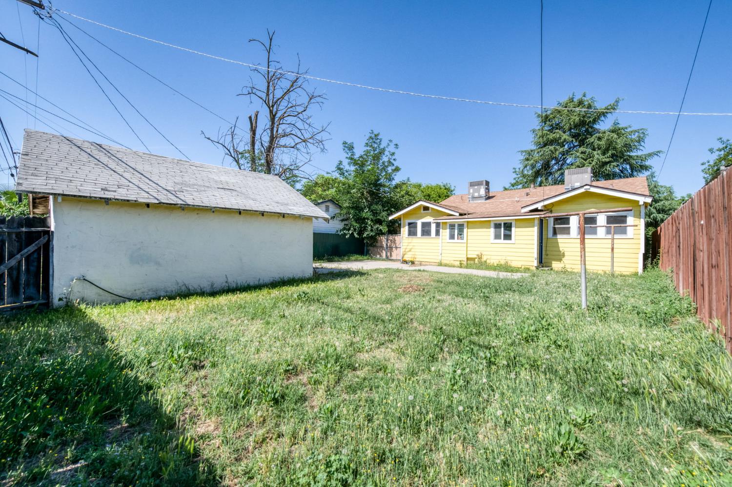 824 N Thorne Ave, Fresno, CA 93728
