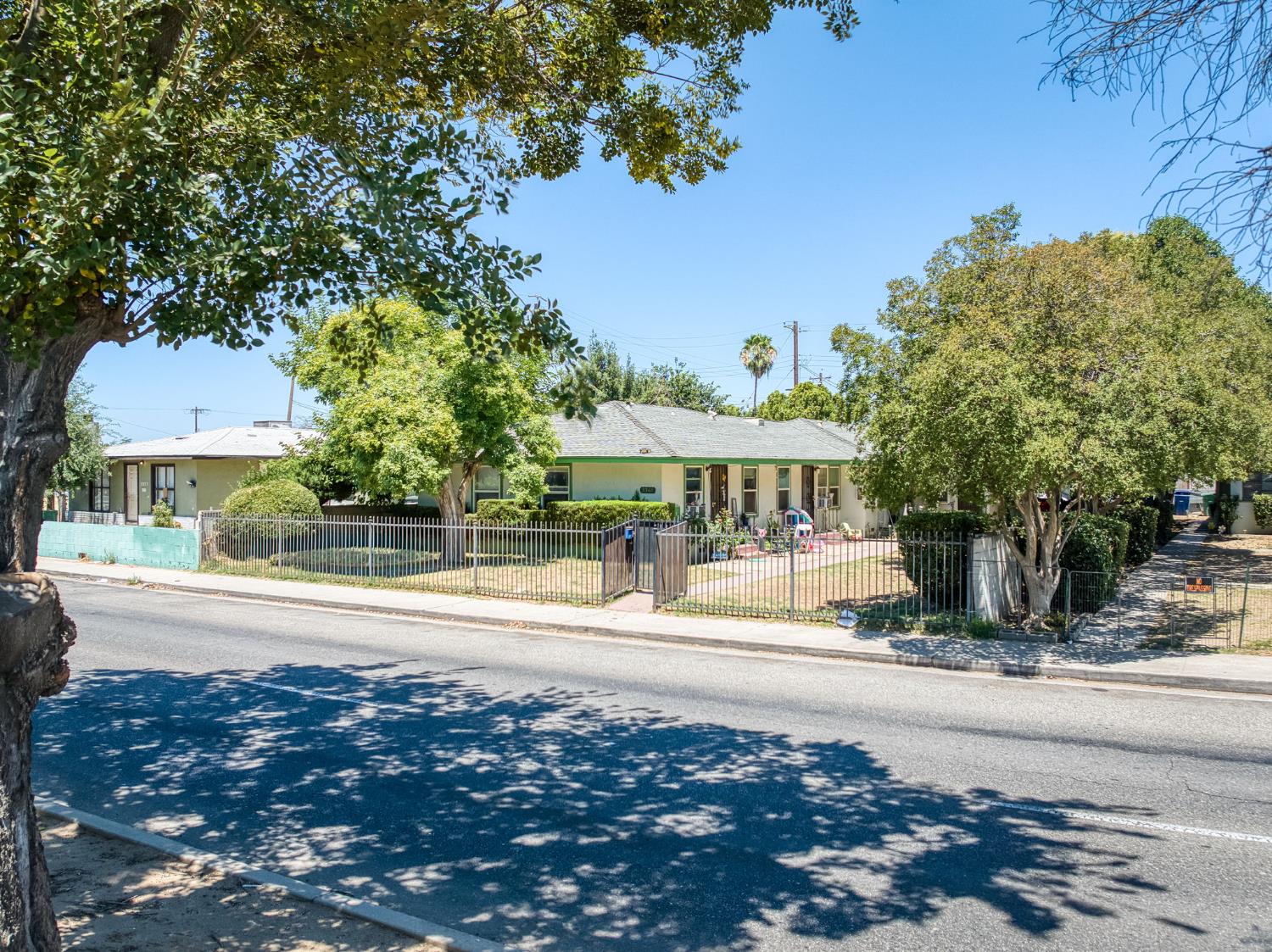 3361 E Mckinley Ave, Fresno, CA 93703