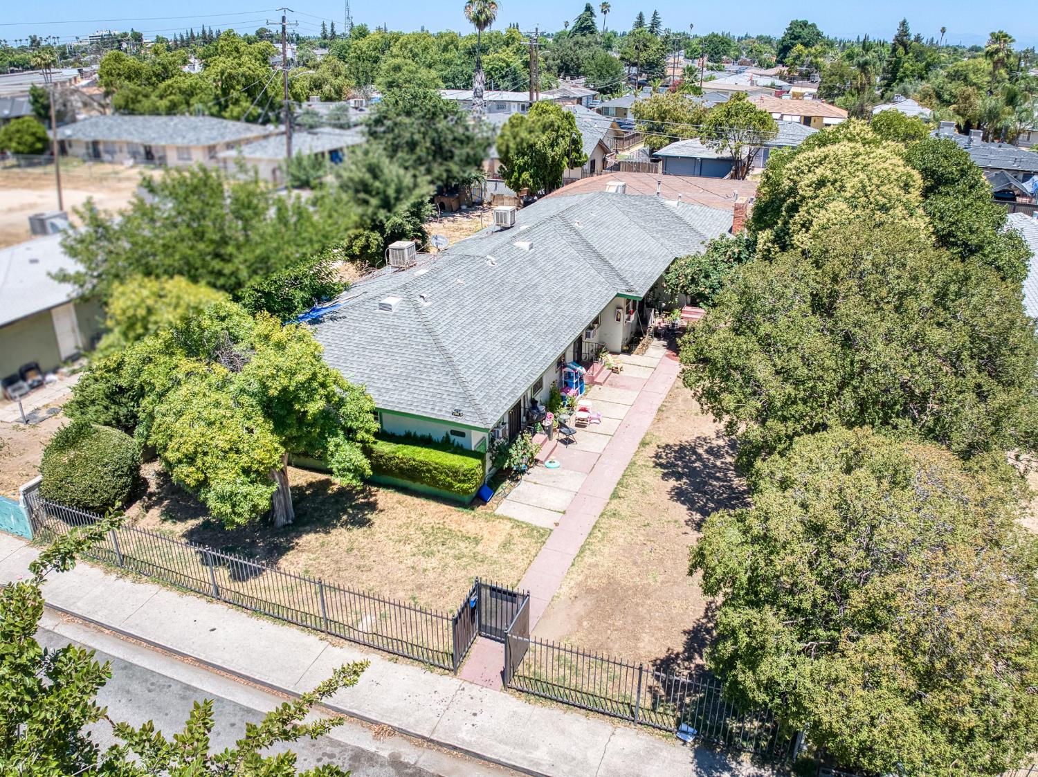 3361 E Mckinley Ave, Fresno, CA 93703