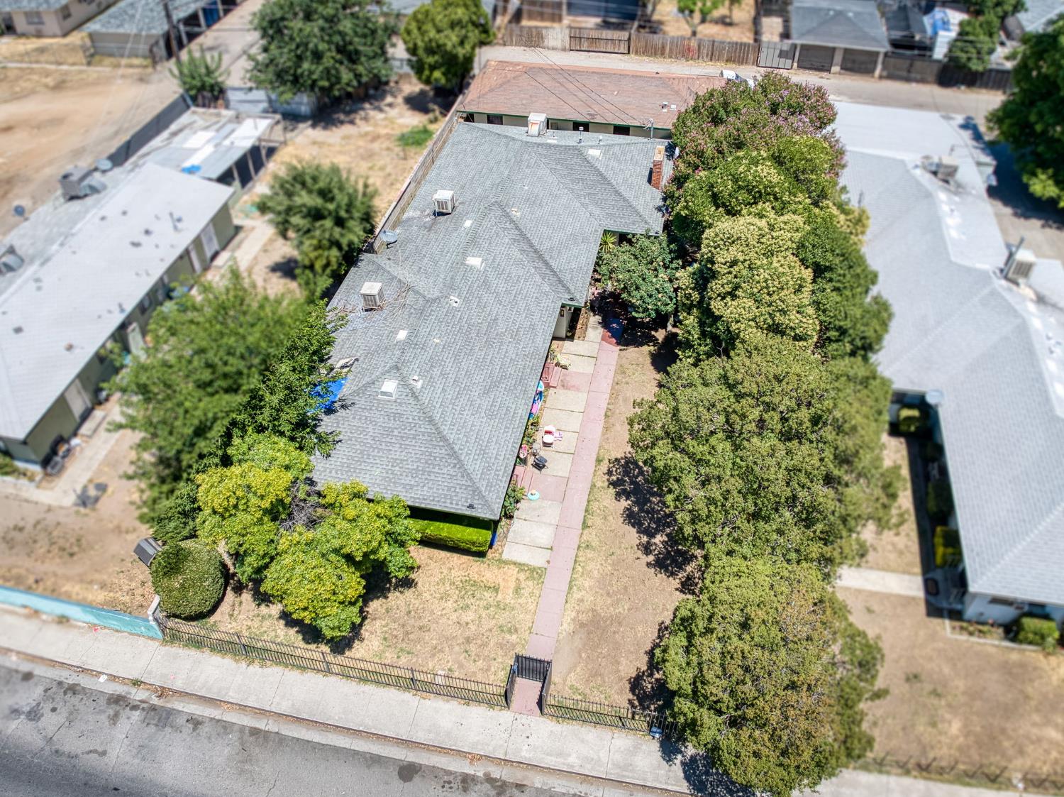 3361 E Mckinley Ave, Fresno, CA 93703