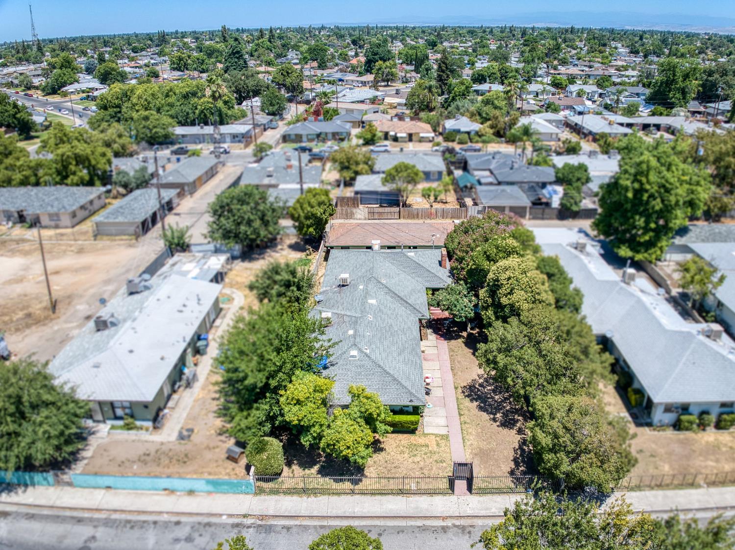 3361 E Mckinley Ave, Fresno, CA 93703