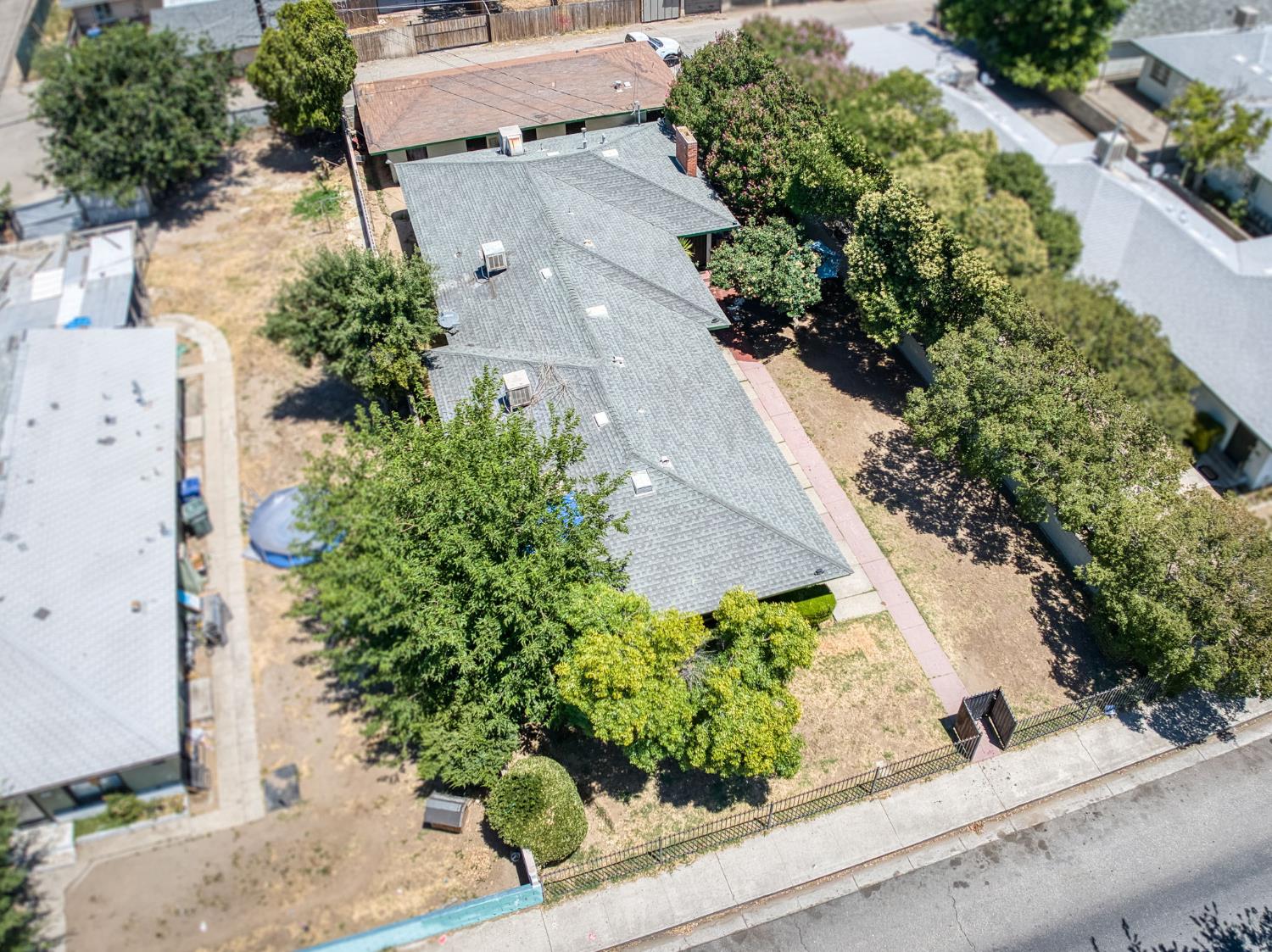 3361 E Mckinley Ave, Fresno, CA 93703