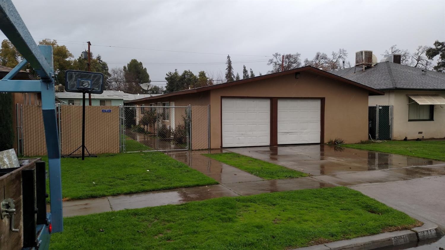 339 E Garland Ave, Fresno, CA 93704