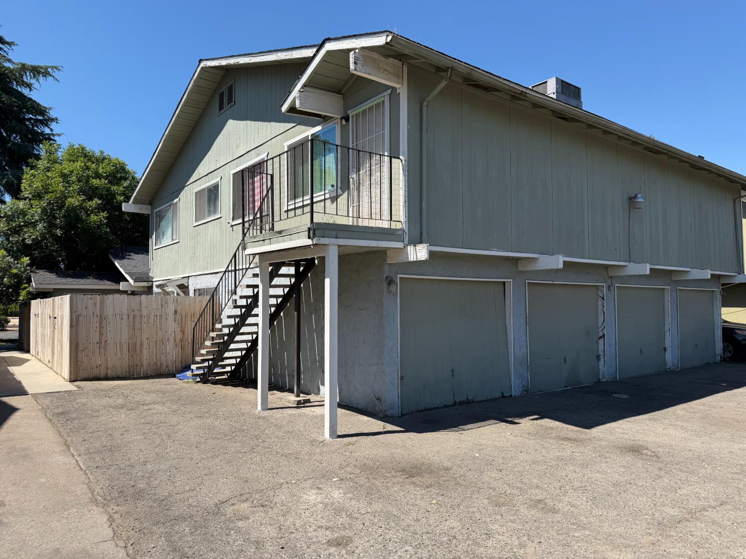 637 W Ashlan Ave, Clovis, CA 93612