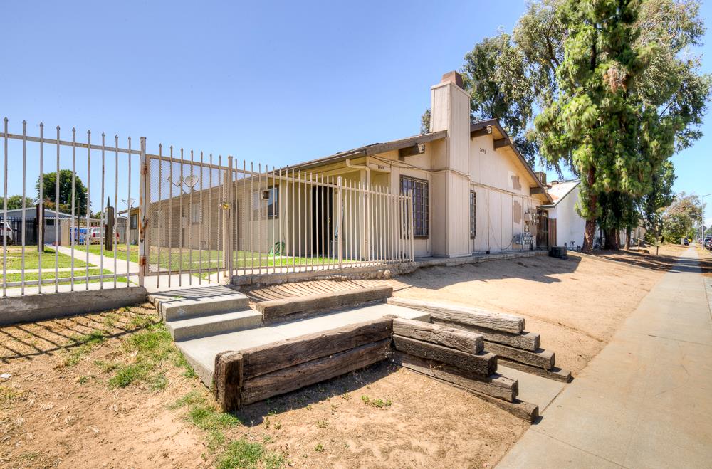 3449 N Marks Ave, Fresno, CA 93722
