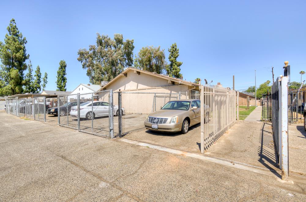 3449 N Marks Ave, Fresno, CA 93722