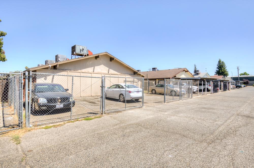 3449 N Marks Ave, Fresno, CA 93722