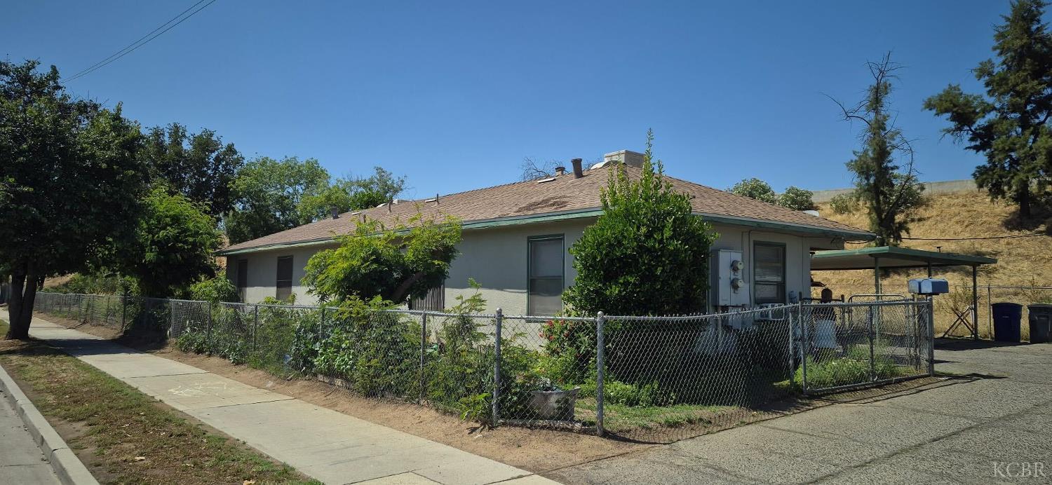 2263 E Thomas Ave, Fresno, CA 93701