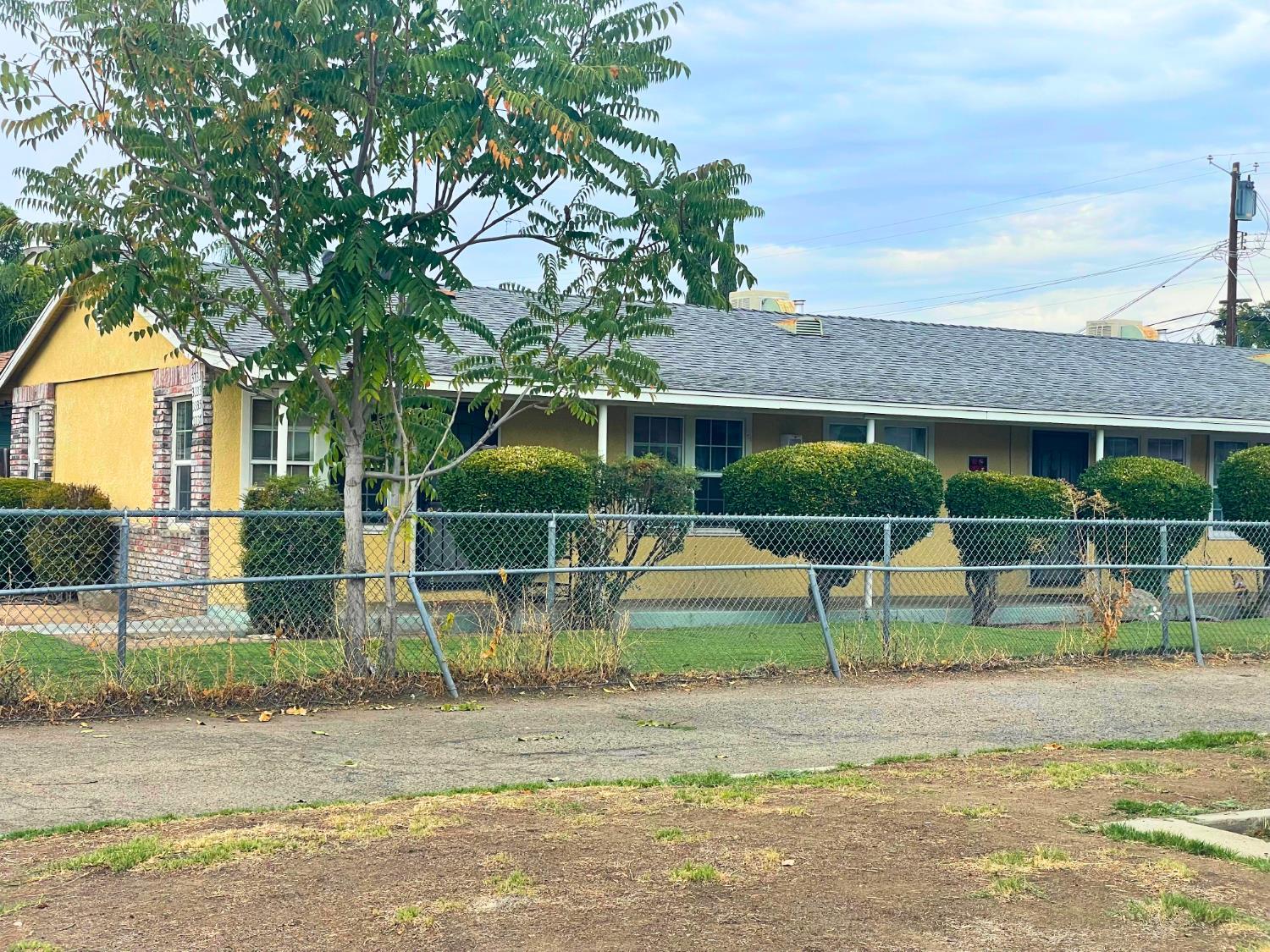 3331 3337 E Clinton Ave, Fresno, CA 93703